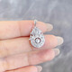 Lao Fengxiang platinum hollow Ri Jin Dou gold four beauties of life pendant platinum jewelry white gold about 5g