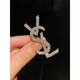 QUAMER niche design suit sweater brooch women's high-end corsage brooch exquisite and light gold letter brooch