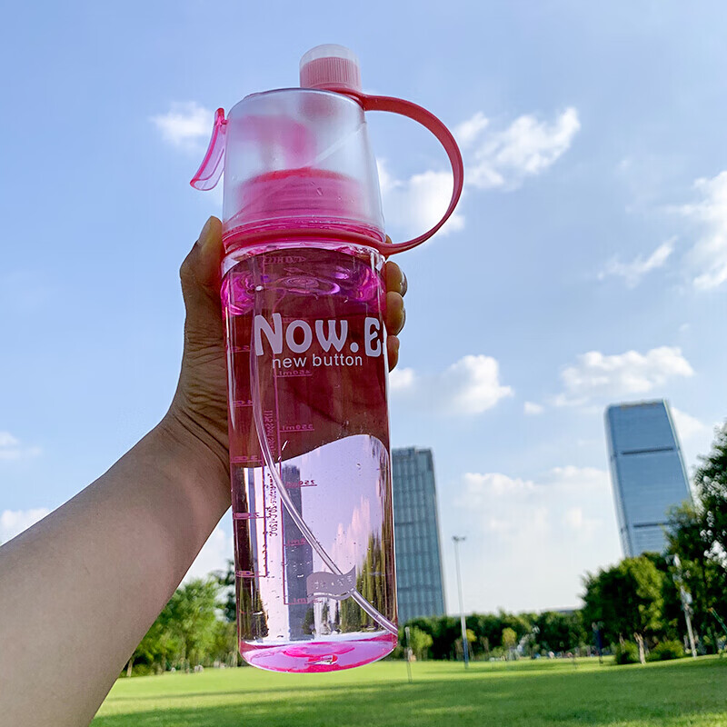 网红创意喷水喷雾水杯塑料太空杯子学生便携水瓶户外运动健身水壶 粉色  600ml