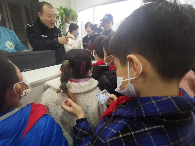 养狗怎么全方位训练（20岁女性养狗忠告)