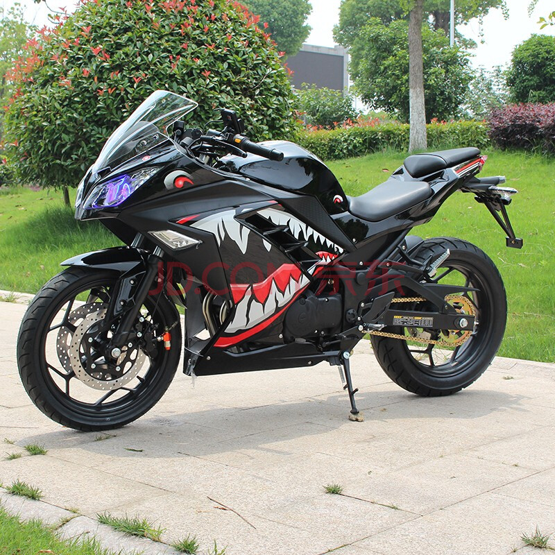 黑色大鲨鱼 国四400排量六档双缸水冷abs版