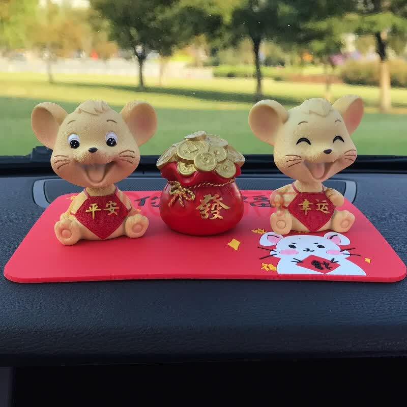 wenew 鼠年吉祥物汽车摆件可爱网红摇头老鼠车内饰品中控台保平安鼠
