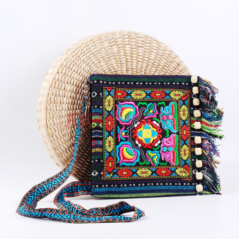 新品云南少数民族流苏十珠包 刺绣麻布单肩斜挎包女士苗族包包带木珠