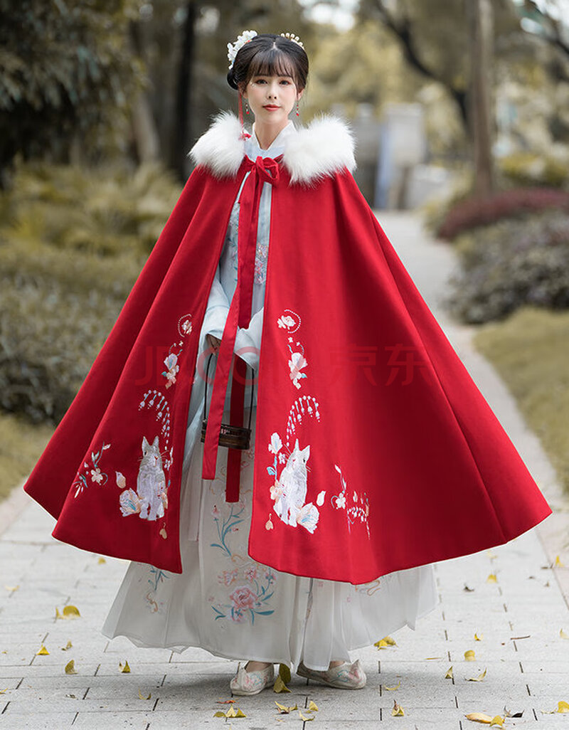 卡辑 斗篷汉服女原创新款加绒加厚刺绣长款大毛领大摆披风 【兔司逆】