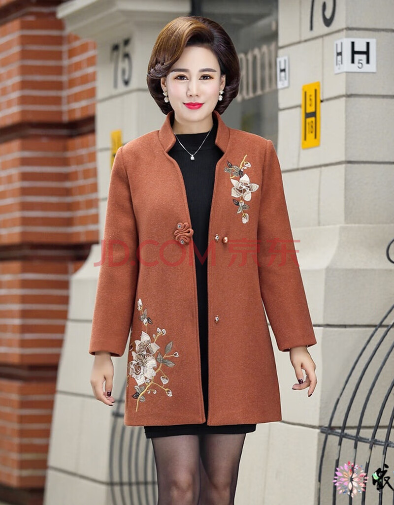 中老年人呢子大衣冬款妈妈秋装外套中长款洋气新款中老年风衣女绣花