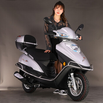 125cc国四电喷踏板摩托车本田雅马哈款式燃油外卖女装整车可上牌银色