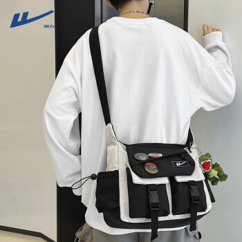 回力男士斜挎包:高品质时尚单品