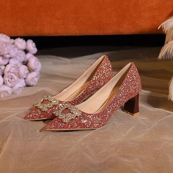 婚帛粗跟婚鞋不累脚秀禾新娘鞋主婚纱两穿中式新款敬酒可穿高跟鞋红色