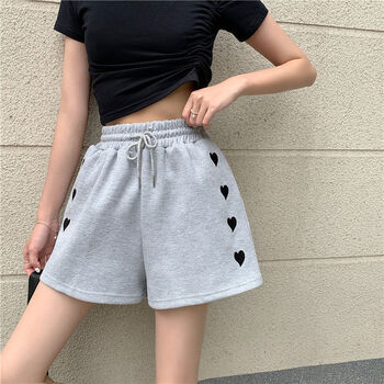 短裤女宽松2022年夏季新款学生运动裤休闲短裤高腰阔腿爱心刺绣热裤浅