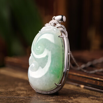 森诗妃新款翡翠吊坠女款玉石18k金镶玉坠糯冰种飘绿如意项链孤品意