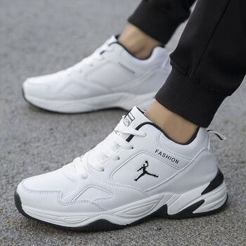 秋冬季男士运动鞋皮面防水中年男鞋防滑爸爸鞋跑步休闲白色旅游鞋j902