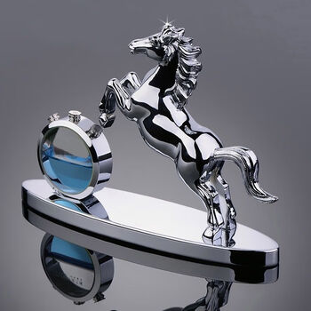 汽车车载香水摆件车内装饰用品新款小车上座式香薰马金钱豹男香车宝马