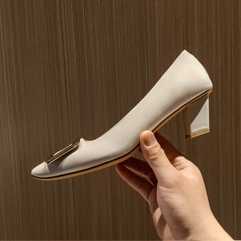 瑞族公社方扣低跟单鞋女夏季新款女士方头矮跟百搭浅口平底鞋女奶白色