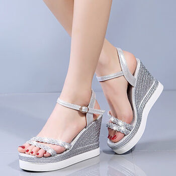 rvsa坡跟松糕厚底水钻凉鞋女2022夏季新款一字扣带百搭高跟防水台女鞋