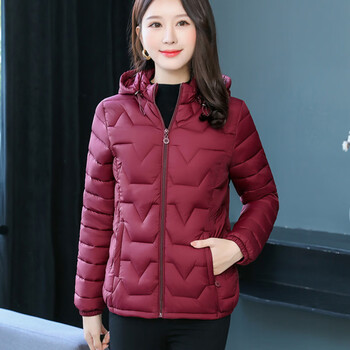 中老年超薄羽绒服女外套妈妈冬装大码女装轻薄短款中年保暖小 酒红色 连帽可拆卸 5XL (140-155斤)