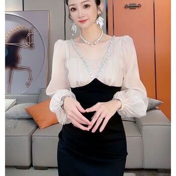 尺帛女人味十足的衣服早秋2023新款v领连衣裙重工水钻装饰气质御姐风