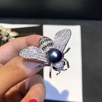 quinn轻奢赵丽颖同款蜜蜂珍珠胸针女防走光扣神器领口别针胸花衣服