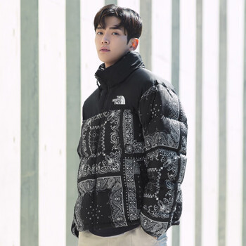 北面限定腰果花拼接羽绒服_the north face 腰果花羽绒服