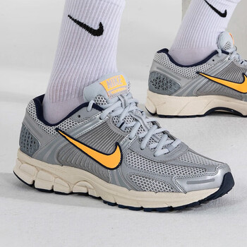 耐克（NIKE）男鞋2023秋季新款ZOOM VOMERO 5运动鞋舒适透气轻便跑步鞋FJ4151 FJ4151-001 40