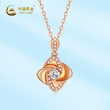 中国黄金520礼物送女友钻石吊坠18k金绽放四叶草项链时尚百搭经典珠宝