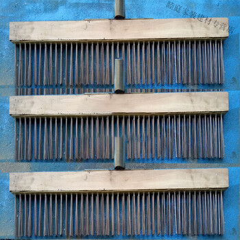 混凝土路面拉毛刷压纹刷马路刻纹器手动拉毛刷修路表面钢丝拉毛刷