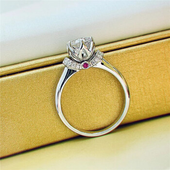 珉珉高档18白金莫桑钻石六爪一克拉钻戒皇冠加冕红宝石戒指女求婚结婚