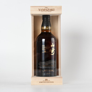 三得利 Suntory 响山崎白州单一麦芽威士忌日本原装进口洋酒山崎18年机场限定版木盒700ml 图片价格品牌报价 京东 三得利 Suntory 响山崎白州单一麦芽威士忌日本原装进口洋酒山崎18年机场限定版木盒700ml 图片价格品牌报价 京东