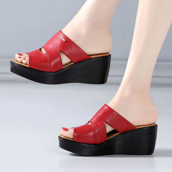 软皮厚底松糕拖鞋防滑凉拖鞋女坡跟时尚大码 酒红 35【图片 价格 品牌