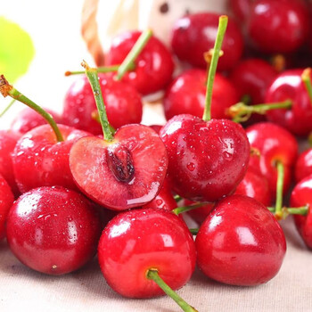 奶萝山东樱桃先锋红灯大樱桃新鲜水果现发 大果3斤(70颗左右/斤).