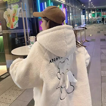 服饰内衣>女装>短外套>boybees>boybees刺绣小熊白色连帽羊羔毛绒外套