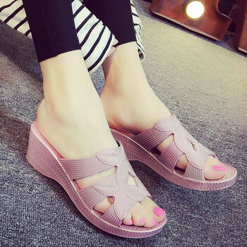 索涉加肥加大坡跟软底妈妈鞋凉拖鞋女外穿拖鞋女夏高跟坡跟防滑透气居