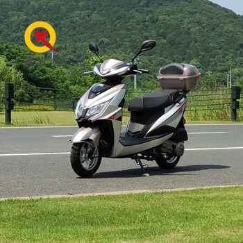 踏板摩托车女装125cc四电喷省油本田款式新标可上牌整车战狼银白金