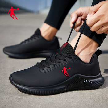 乔丹男鞋运动鞋男跑步鞋2021皮面厚网防水休闲鞋轻便缓震旅游鞋子