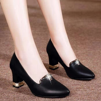 中年妇女半高跟皮鞋女式妈妈鞋单鞋女粗跟尖头休闲真皮软皮软底女士