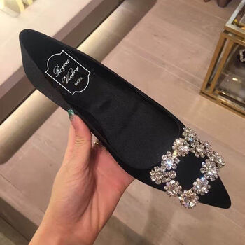旺奈2022黑色绸缎单鞋春秋新款rv女鞋浅口尖头水钻方扣平底鞋网红同款