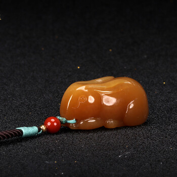 臻藏家新疆和田玉生肖兔吊坠天然且末料糖玉玉兔呈家男女士款挂件带