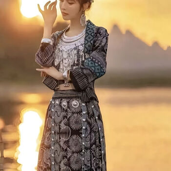 抒融苗族成人女少数贵州苗寨苗族艺考新款女蜡染长裙傣族旅拍写真