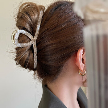 抓夹女士发卡2024新款高端发夹法式简约发夹女后脑勺网红醋酸发抓杏仁