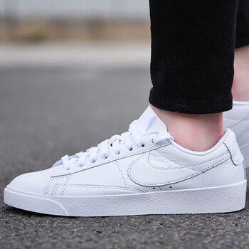 新款运动鞋复古轻便透气休闲鞋学生潮流时尚滑板小白鞋/ av9370-111