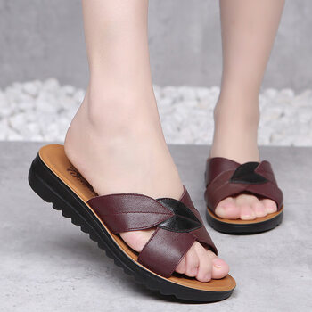 百喜顺妈妈拖鞋外穿真皮夏季软底防滑中老年凉拖鞋女室外老人鞋奶奶皮
