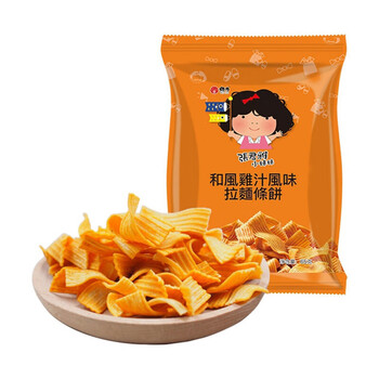 现货干脆面拉面丸子网红方便面干吃零食进口张君雅鸡肉味拉面条饼65g