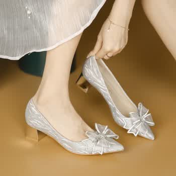 foolshasfortune高跟鞋女粗跟春新款5公分小跟不累脚尖头银色水晶婚鞋