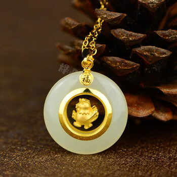 老凤祥金镶玉吊坠 足金时来运转生肖鸡玉坠项福字链玉石 锁包时来运转