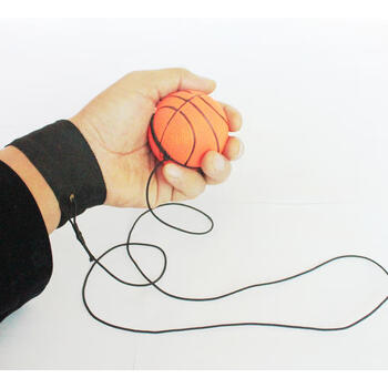 健身球手甩球中老年人6厘米手腕带绳橡胶弹力球手甩球眼手协调训 带绳