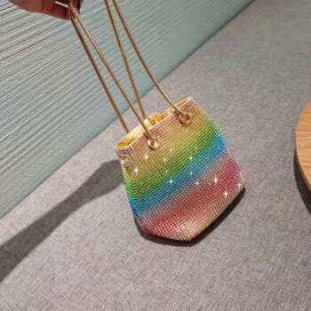 彩色单肩斜挎包女小众百搭个性链条手提彩虹网水钻潮流水桶包彩虹包