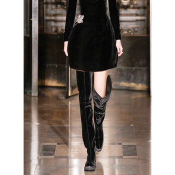 原创设计师女装女巫和骑士走秀款法式复古风显瘦刺绣花短款连衣裙2021秋冬 黑色 S