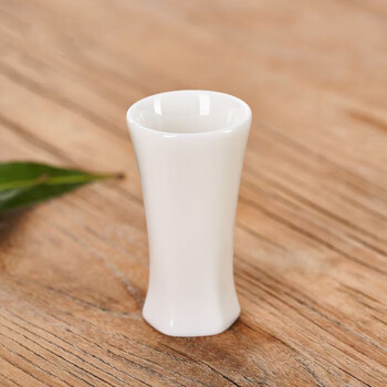 洛施芙酒盅陶瓷家用茅中台10ml白酒杯套装国酒一口杯2两分酒器定制带