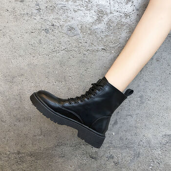 鞋靴>时尚女鞋>女靴>女士马丁靴>百丽(belle)>百丽马丁靴女2023年春季