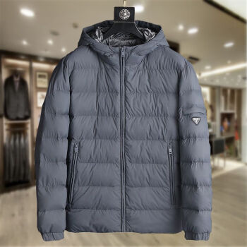 代购普拉达 pradap家三角标冬季新款羽绒服男士柔丝面料欧美连帽短款