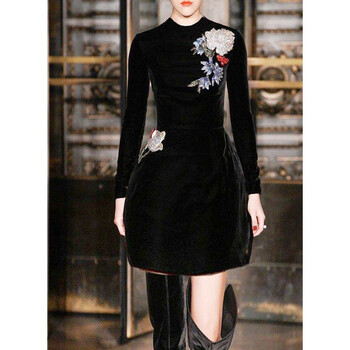 原创设计师女装女巫和骑士走秀款法式复古风显瘦刺绣花短款连衣裙2021秋冬 黑色 S